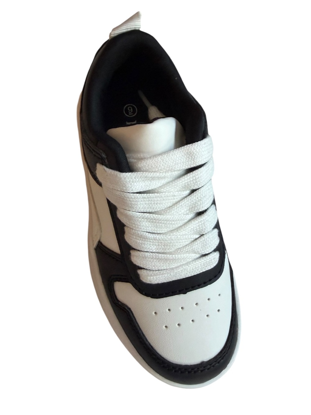 Link Kids Black and White Low-Top Sneakers New in Box Size 9